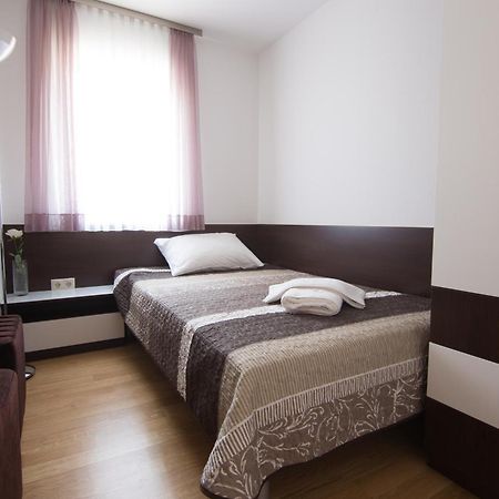 Apartments Villa Novak 1 Donji Okrug  Zimmer foto